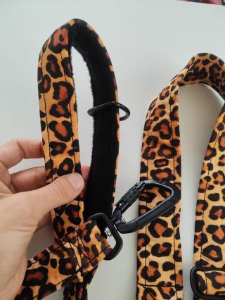 Tady jedna specialitka, snad se bude líbit. Vodítko 3cm šíře, odlehčená karabina se zatížením do 400kg, vypolstrovaná...